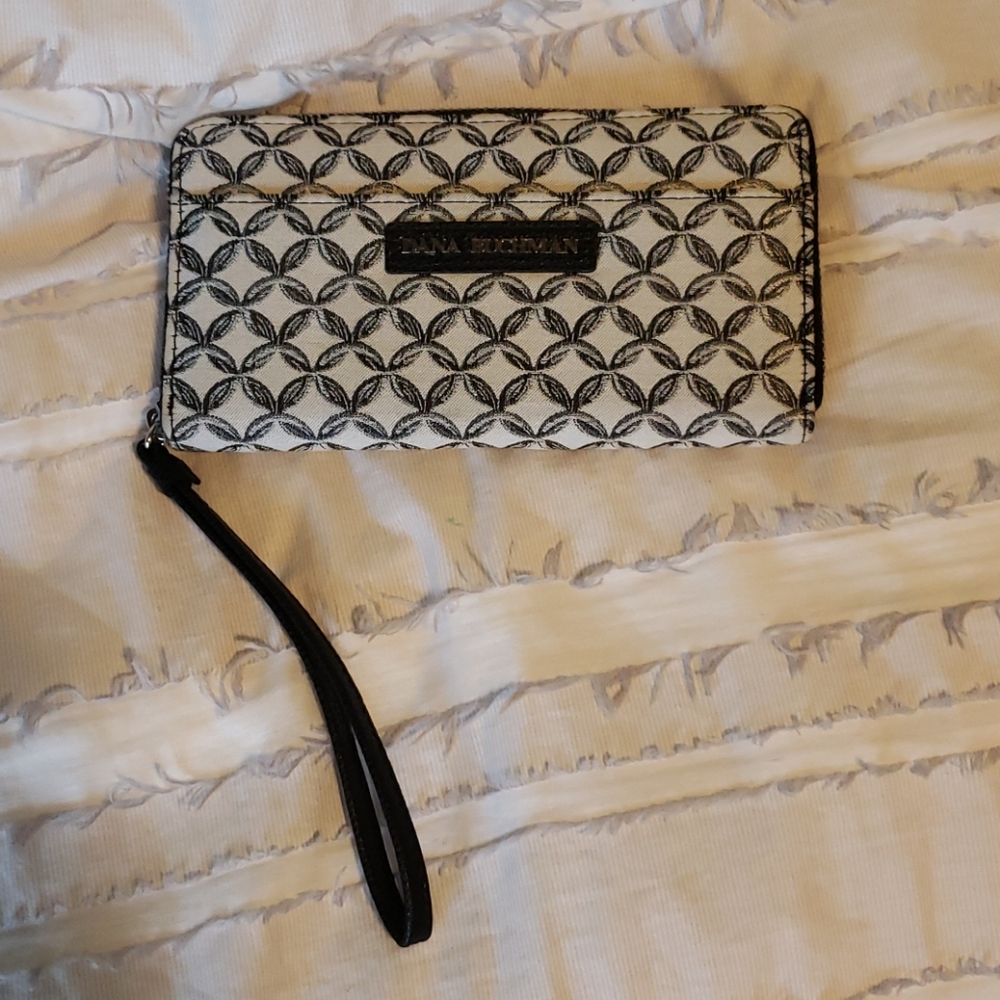 🦋🎁NOWT wristlet